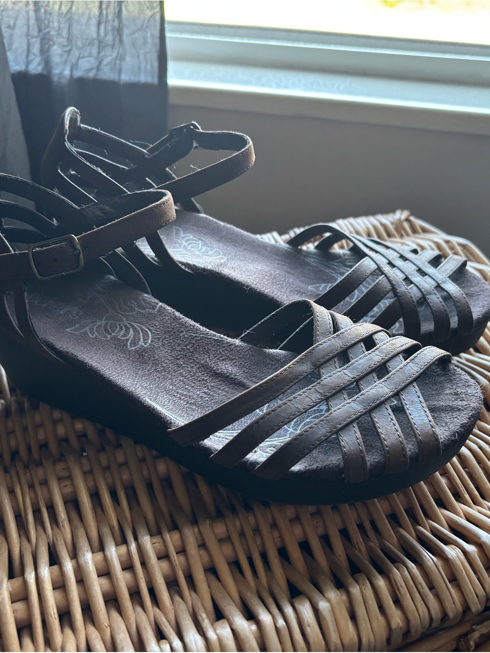 Y2K Skechers Women's Brown Strappy Wedge Sandals 8